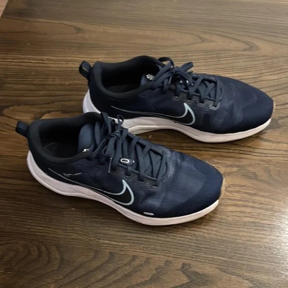 Nike Blue and White Athletic Shoes with Cushioned Midsole Nike Renew Arena Shoe Womens 10 Low AJ5909 Sneaker Running  main image 4
